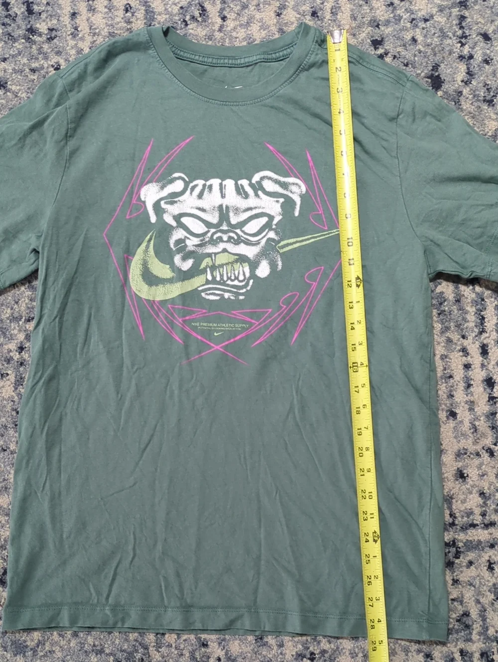 Nike Graphic Skull Swoosh T-Shirt Green Men's Large Streetwear Y2K Style